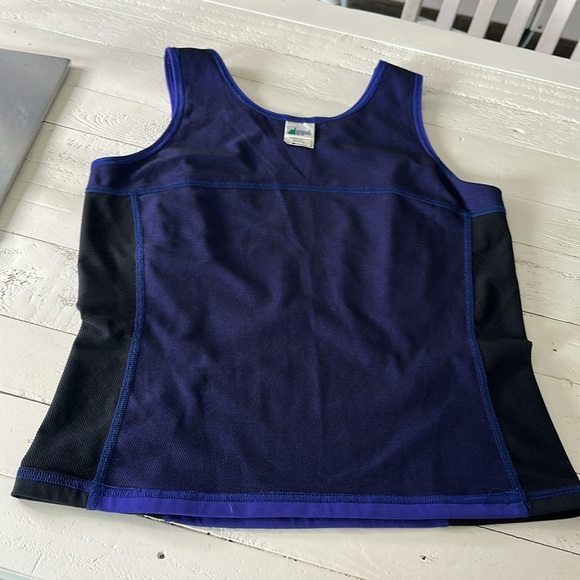 Vintage Y2K 1980s MEC small Women's purple Black Sleeveless work out/hike top - Picture 7 of 10